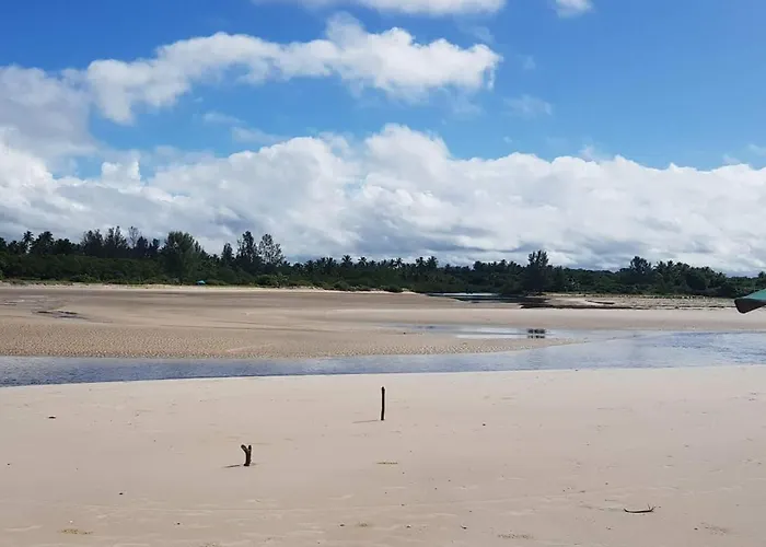 Casa Amarela na Praia de Guaibim-Taquari